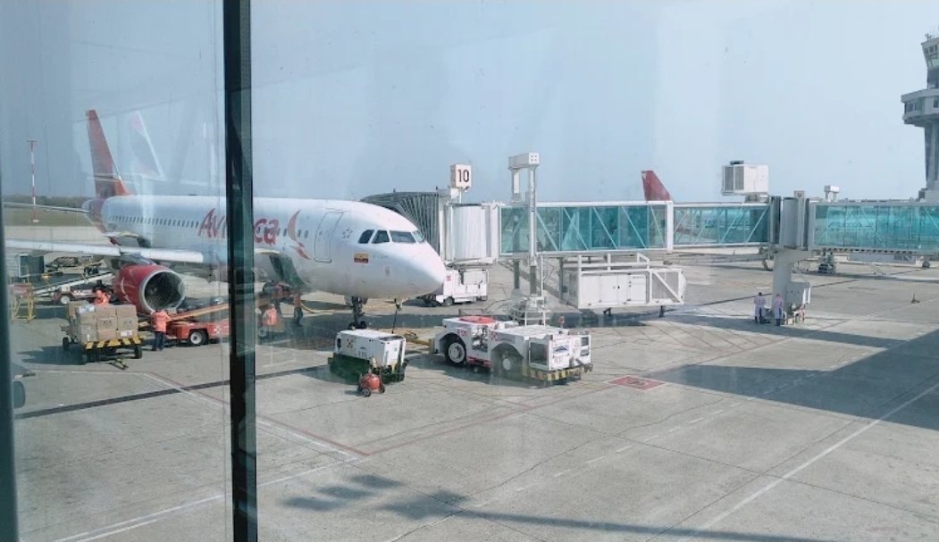 HENRYFOREROJ's tweet photo. Desde hoy 15 de julio la compañía @avianca inició operación diaria desde el @AerBarranquilla @SKBQ a la ciudad de Fort lauderdale en la Florida.
Los vuelos diarios saldrán a las 4:25 pm hacia Fort lauderdale y regresaran de allí al @AerBarranquilla a las 10:10 de la noche.
La nueva ruta dispone de 2.400 sillas para atender la demanda. 
David Alemán director de ventas de @avianca para Colombia y Suramérica , aseguró que de esta manera la compañía permite mayor flexibilidad a los viajeros y una conexión adicional con Estados Unidos.