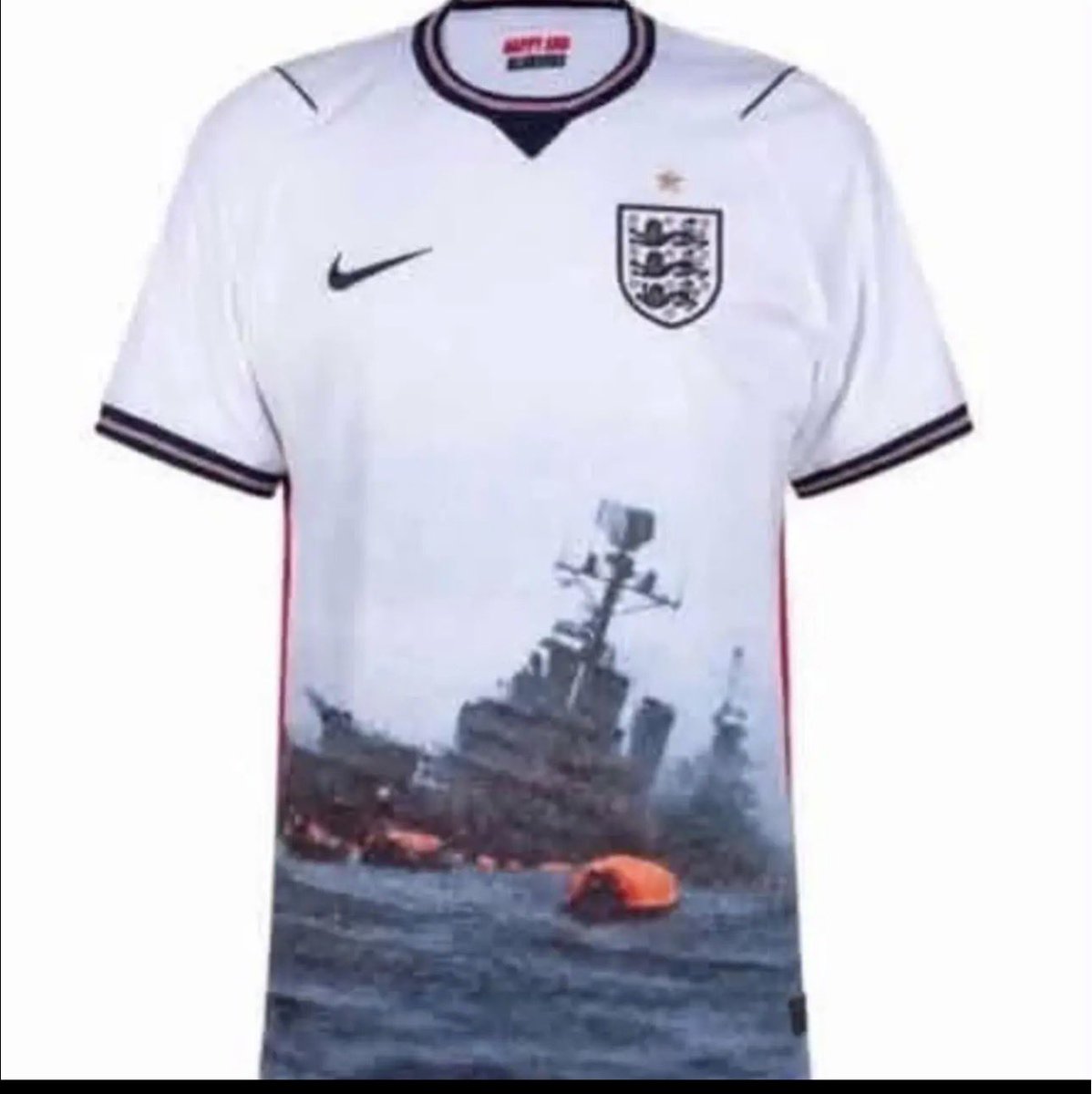 MartinPMcGrath's tweet photo. @kikedelaTe @TheScotlandView Meh. I’m disappointed. 

I don’t know what to do with my new shirt https://t.co/KiajLBs8om