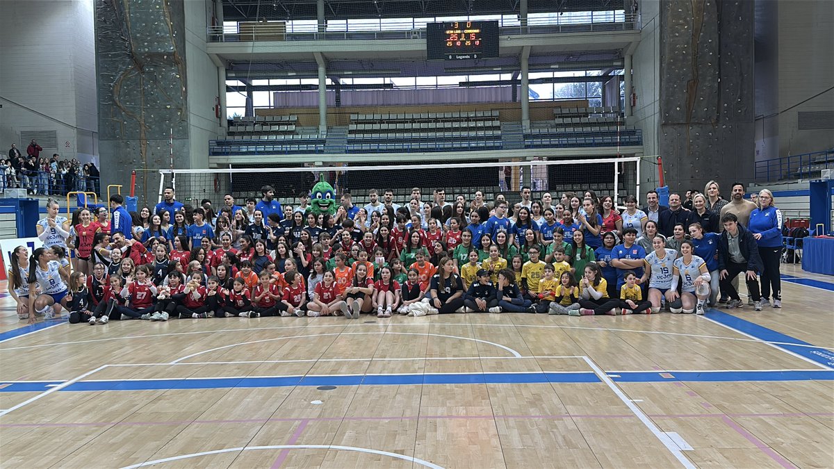 marecuencopp's tweet photo. El deporte de Leganés mantiene su 'edad de oro'. La Comunidad de Madrid ha decidido otorgar dos premios 'Siete Estrellas del deporte' al @VoleibolLeganes y al tenista Rafa Jodar.  ¡Enhorabuena! 

El deporte es un pilar de nuestro gobierno que nos lo devuelve en alegrías. https://t.co/HJ1j45UVy7