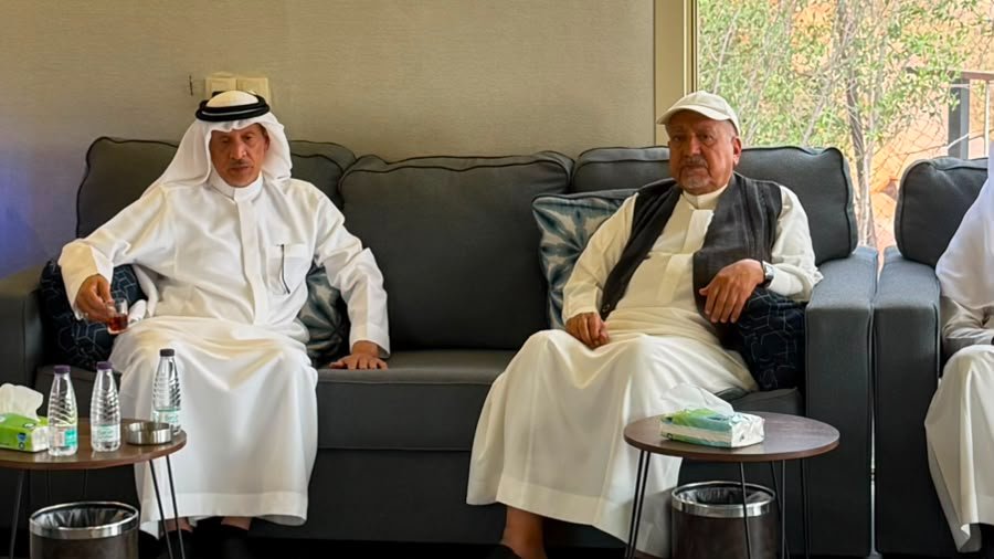 Khalid_Al_Kamal's tweet photo. لقاء - خوامس -  آل كمال مع الشيخ ابراهيم  السبيعي وانجاله الكرام حفظهم الله في منتجعه الصيفي بالهدا.
وتناول النقاش  اسرة آل كمال و تاريخ مكتباتهم و علمائهم وقضاتهم على مر ثلاثة قرون ..
الشكر والعرفان للشيخ ابراهيم السبيعي حفظه الله ، على حفاوة الاستقبال وكرم الضيافة. 
وكان اللقاء  الكريم حميميا ومفعما بالذكريات وسعة الثقافة وخصوصا ذكريات المكتببات الكمالية .
ولقد استفدنا من اطروحاته  ونصائحه التي قدمها معاليه.