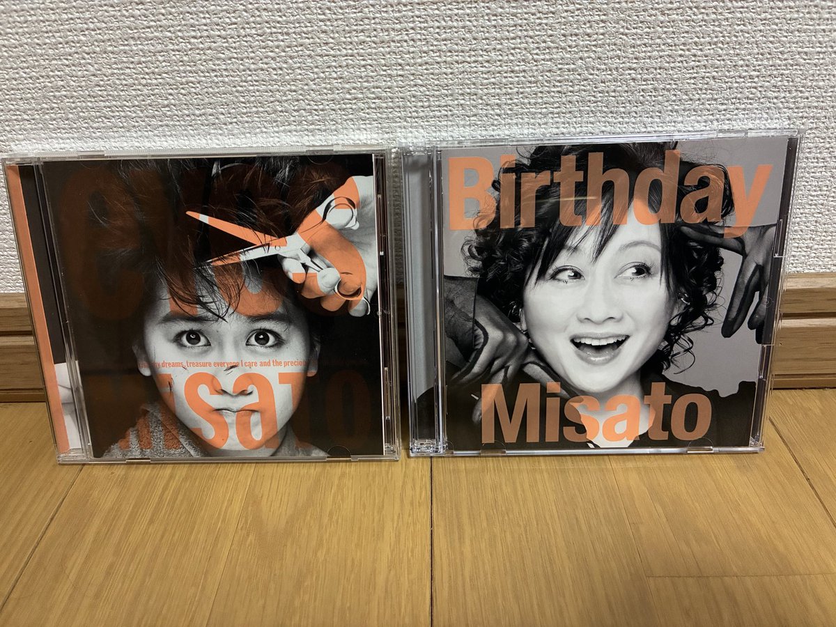 funkyhiko's tweet photo. #渡辺美里 #Birthday
ゲットしました。
1st Album eyesのジャケットと並べてみました。
有賀啓雄さんがBassを弾いている曲が入っている！ https://t.co/Rak5gFRaqK