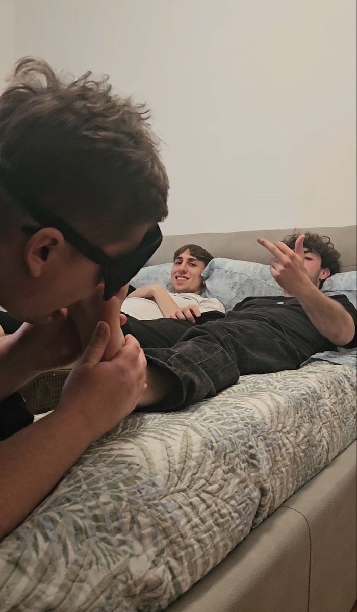 italianDomFan's tweet photo. 👑NEW VIDEO👑

@italiancashdom has just dropped the trailer for his new video! 

Like, retweet and purchase his new clip. 

7+ minutes of his slave worshiping his, and his friends, feet! https://t.co/68Ta5AHzM6
