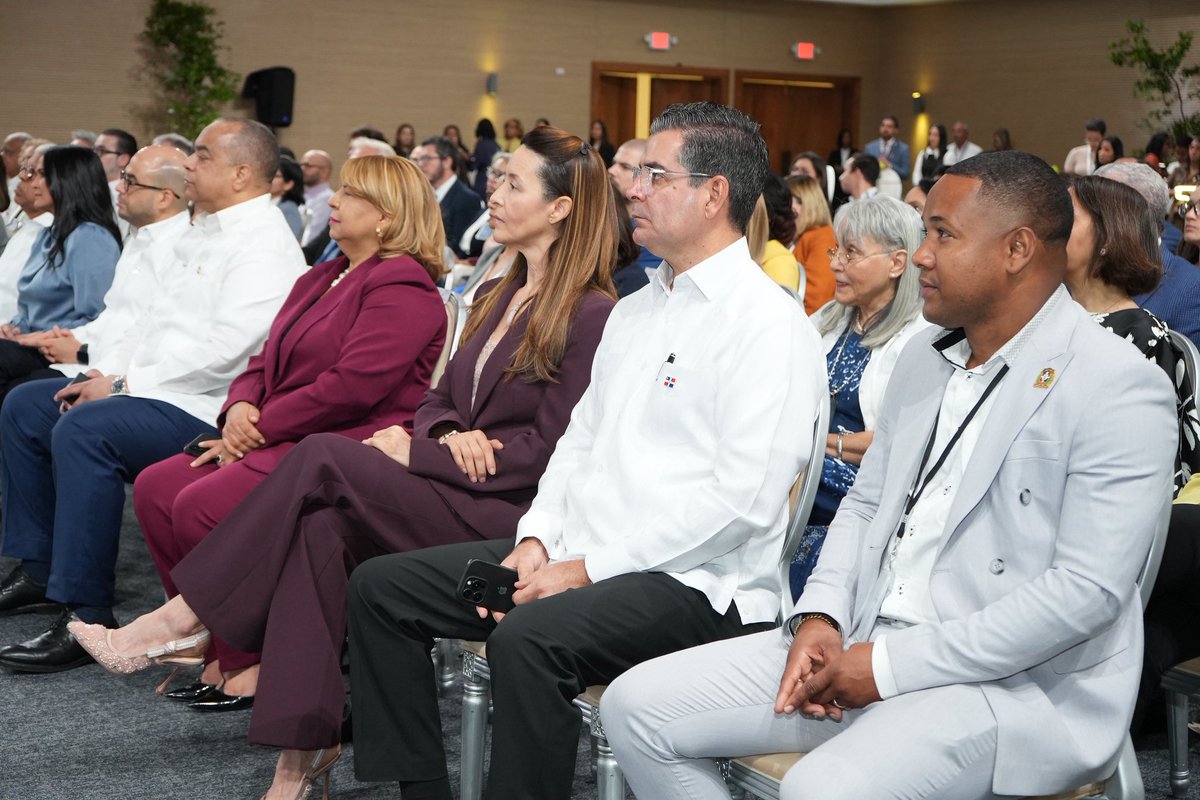 MIREXRD's tweet photo. 🗞️Nota de Prensa: 

Más de tres millones de dominicanos residen en el exterior, según quinta edición del Registro Sociodemográfico del INDEX.

📲🌐https://t.co/AW6sroBObD https://t.co/ykeaWiCEAn