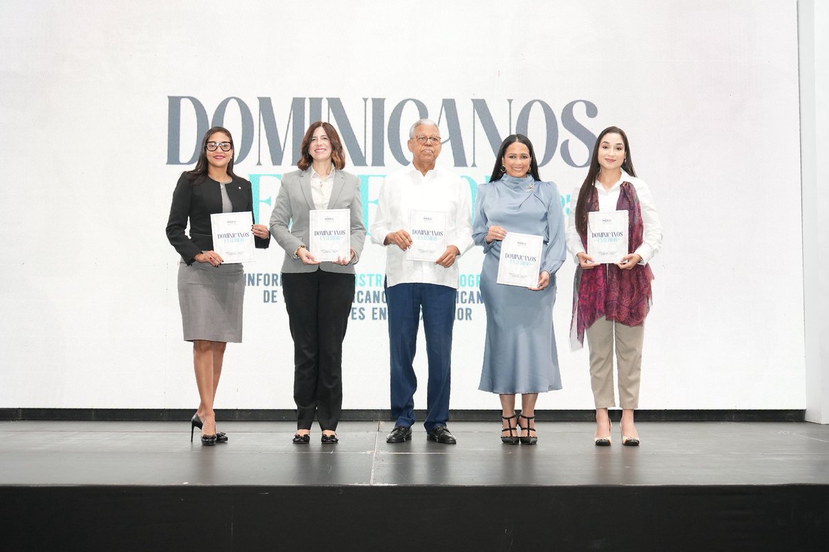 MIREXRD's tweet photo. 🗞️Nota de Prensa: 

Más de tres millones de dominicanos residen en el exterior, según quinta edición del Registro Sociodemográfico del INDEX.

📲🌐https://t.co/AW6sroBObD https://t.co/ykeaWiCEAn