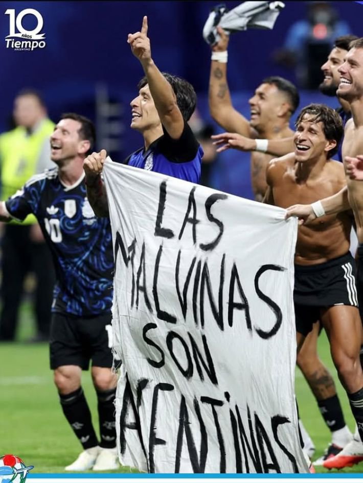 artulobos's tweet photo. La ministra de Seguridad, Alejandra Monteoliva, prohibió mapitas provocativos de malvinas.

La selección argentina: https://t.co/IavRfKrLXJ