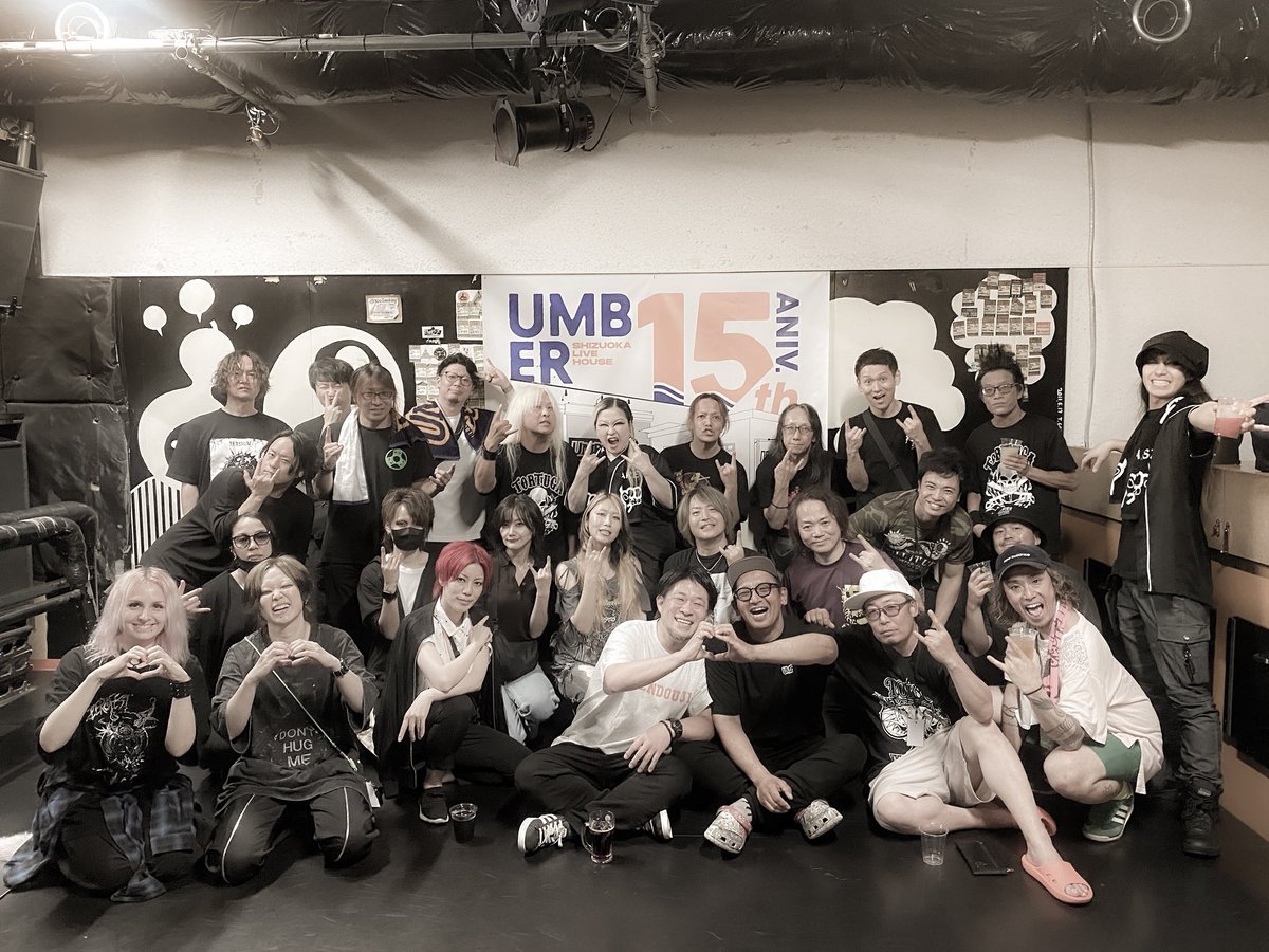Wimb_mohikan's tweet photo. 改めて

2週に渡ってホームUMBERの15周年をお祝い

イベントやらせてもらいました

7/4(day 1)

UPANISAD
me/we
COQ
Rose of May
ウーロンハイハット
KrunK
Sample in the mission

7/12(day 2)
 
ARESZ
exist†trace
The Number Zero
FILL IT UP
天燐
TORTUGA
intr

1人じゃ何もできない

出演してくれたバンドがいたからできたイベントです

来てくれた人に声を大にして言いたい

自分��友達、先輩最高だったでしょ？

全てのバンドに感謝です

そして

遊んでくれた皆様、UMBERありがとうございました

自分達の大事な場所

もっと盛り上げていけるように

皆んなに楽しんでもらえるように

まだまだ精進していきます

何回でも言います

UMBER15周年おめでとう