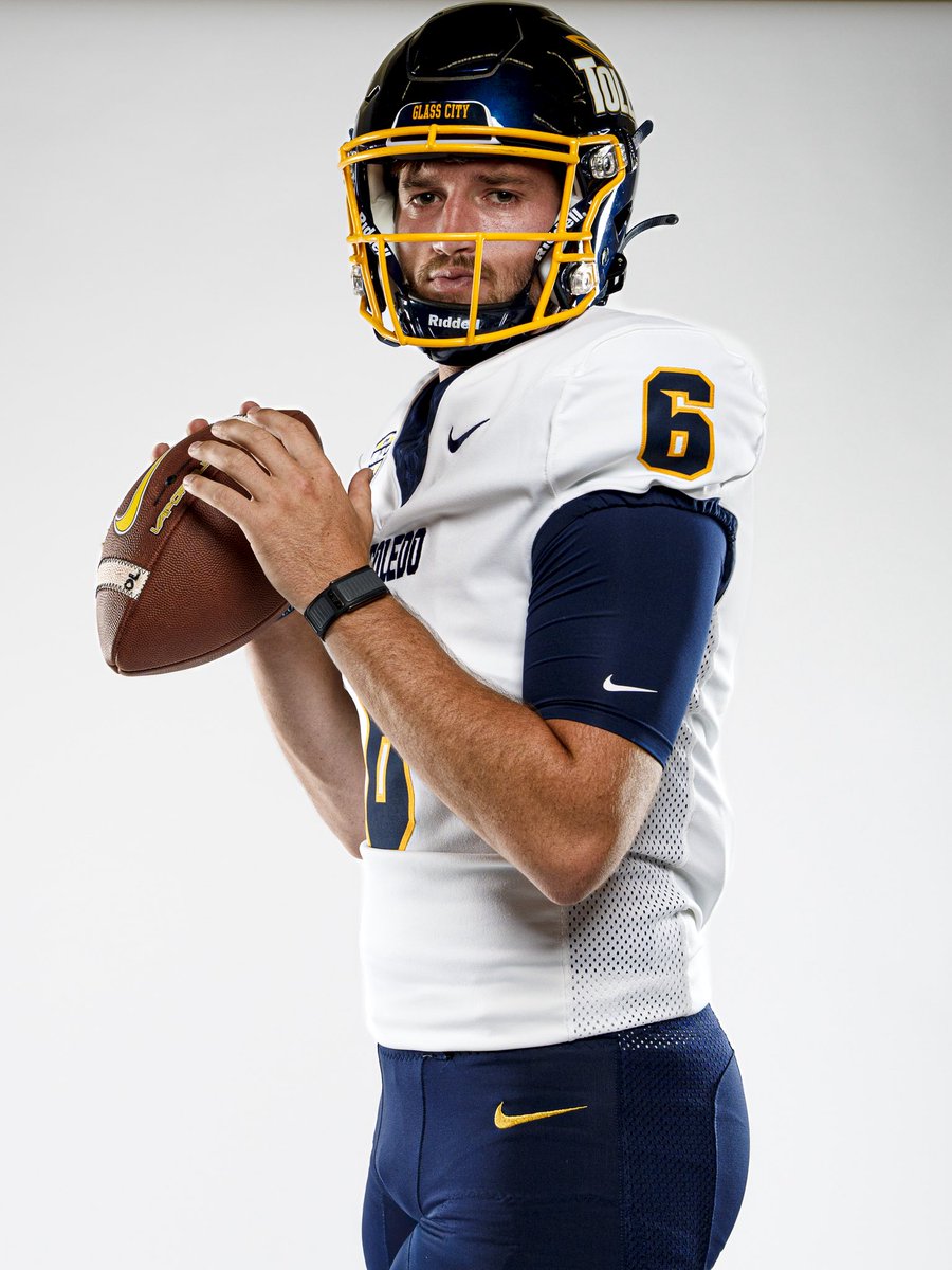 ToledoFB's tweet photo. A new white jersey has entered the villa 🥶🔥 https://t.co/XHSbUqPdkH