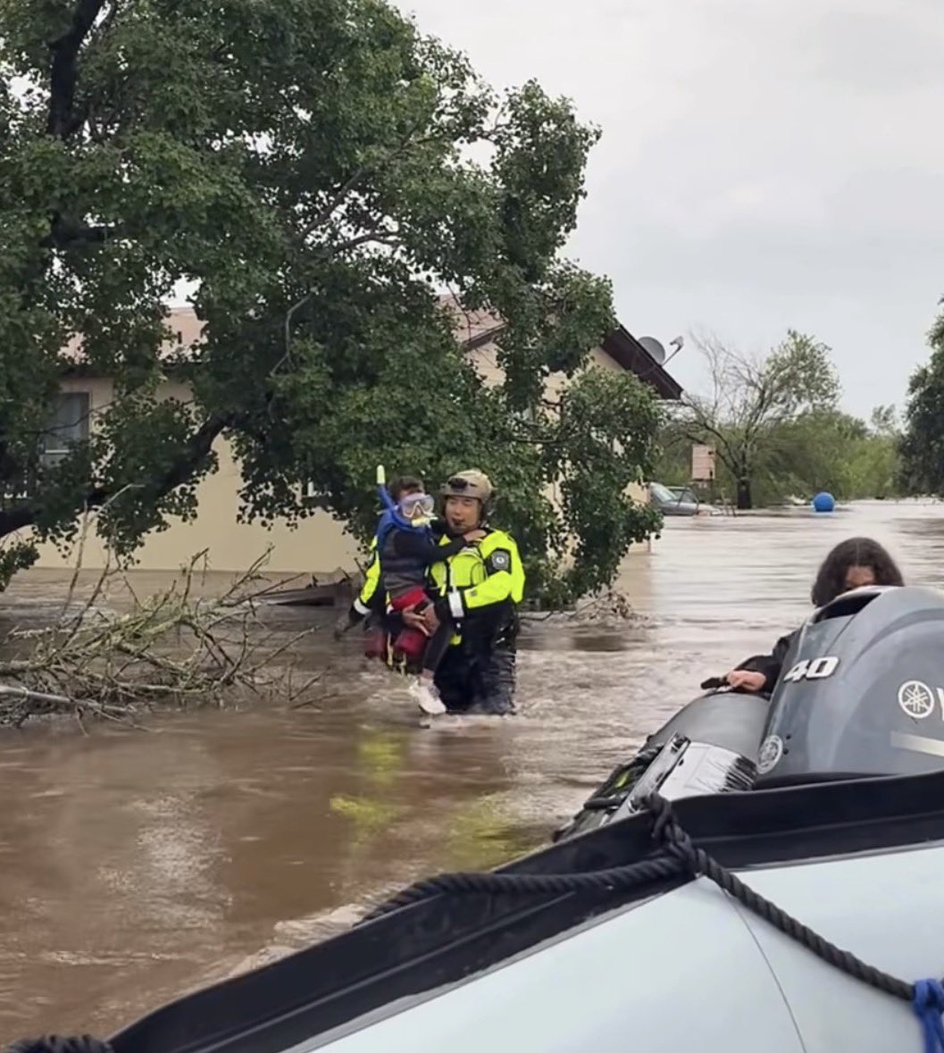 RustySuretteTV's tweet photo. Prayers up for all the folks in the Texas Hill Country. Lots of flooding. Tornado in San Antonio today. It’s been a heck of a week. 🙏🏼❤️

📸: Texas Game Wardens https://t.co/5UW5COWaBS