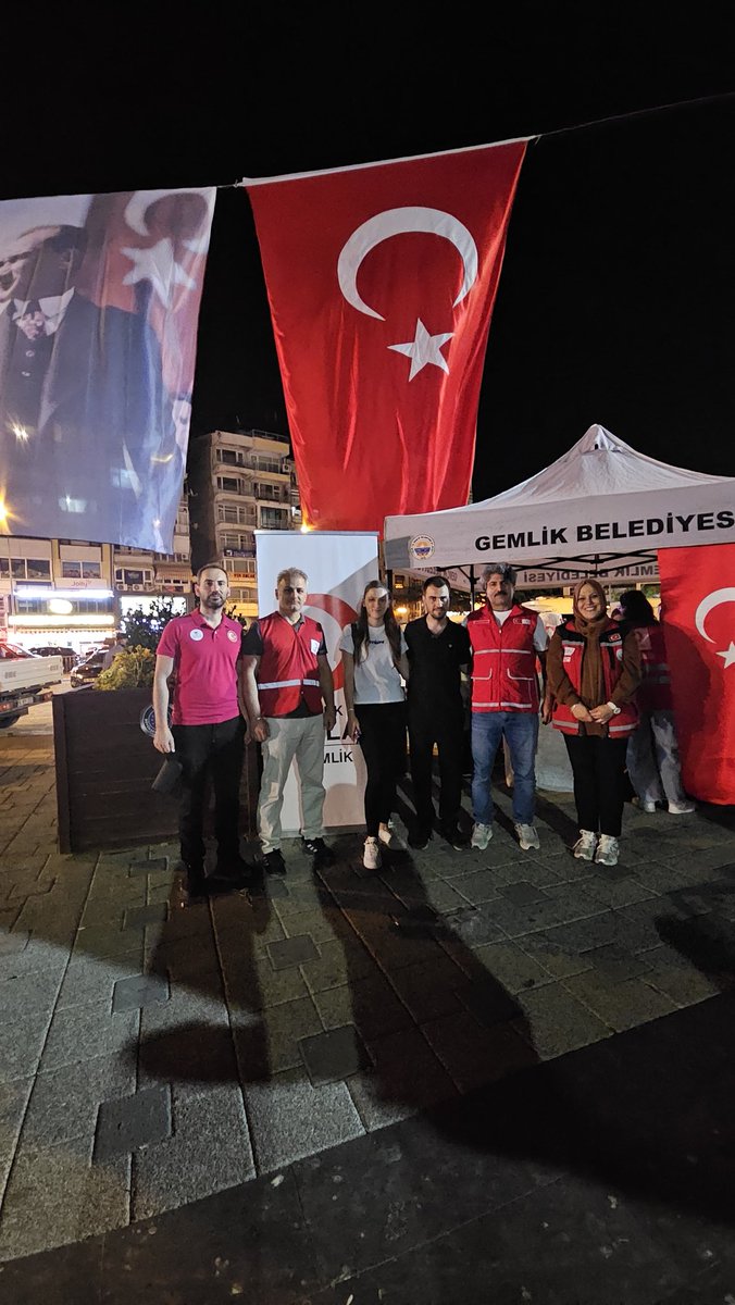 karamansabri's tweet photo. Bize ömür biçenlere, bu millete kefen biçenlere sesleniyorum:

İnsan bir kere ölür ama adam gibi ölür; cesurlar bir gün, korkaklar ise her gün ölür…
#15TemmuzDemokrasiVeMilliBirlikGünü https://t.co/pA7H8QHewy