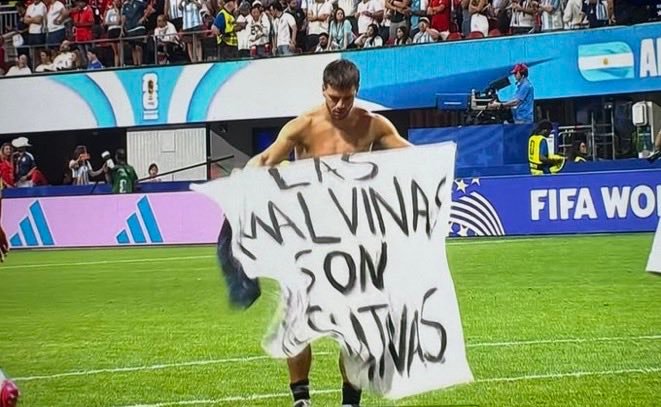 _francisco's tweet photo. - La selección no es la patria. 
- El fútbol no es la política. 
- Las Malvinas son argentinas. https://t.co/J0SPXbS5EI