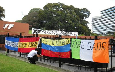 Guezzzt's tweet photo. HOY MAS VIGENTE QUE NUNCA. 

EL ESEQUIBO ES VENEZOLANO. 🇻🇪

LAS MALVINAS SON ARGENTINAS.🇦🇷

GIBRALTAR ES ESPAÑOL  🇪🇸 https://t.co/Lu243ava2f