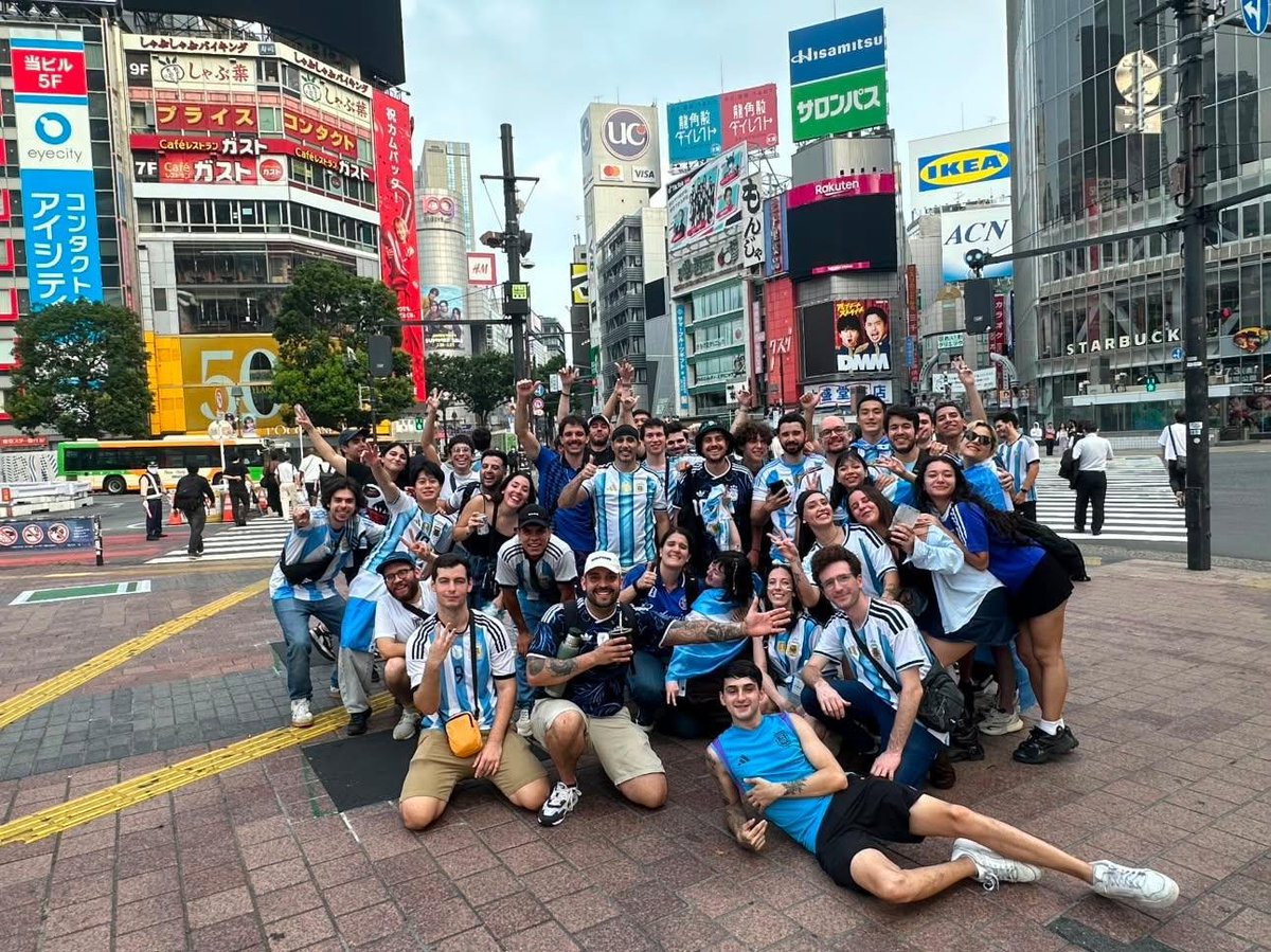 danyhiphopman's tweet photo. Festejos en Shibuya🇯🇵 🇦🇷 #hiphopman #seleccionargentina #mundialdefútbol2026 #Fıfaworldcup2026 #argentina https://t.co/8zmtPcdyoV