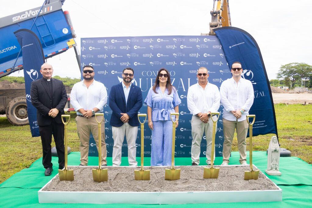 esinformativo's tweet photo. Condado Quetzal inicia construcción con inversión de US$45 millones para desarrollar 913 viviendas en La Libertad Norte 
https://t.co/50Uernnm4z https://t.co/RU7fKPRfla