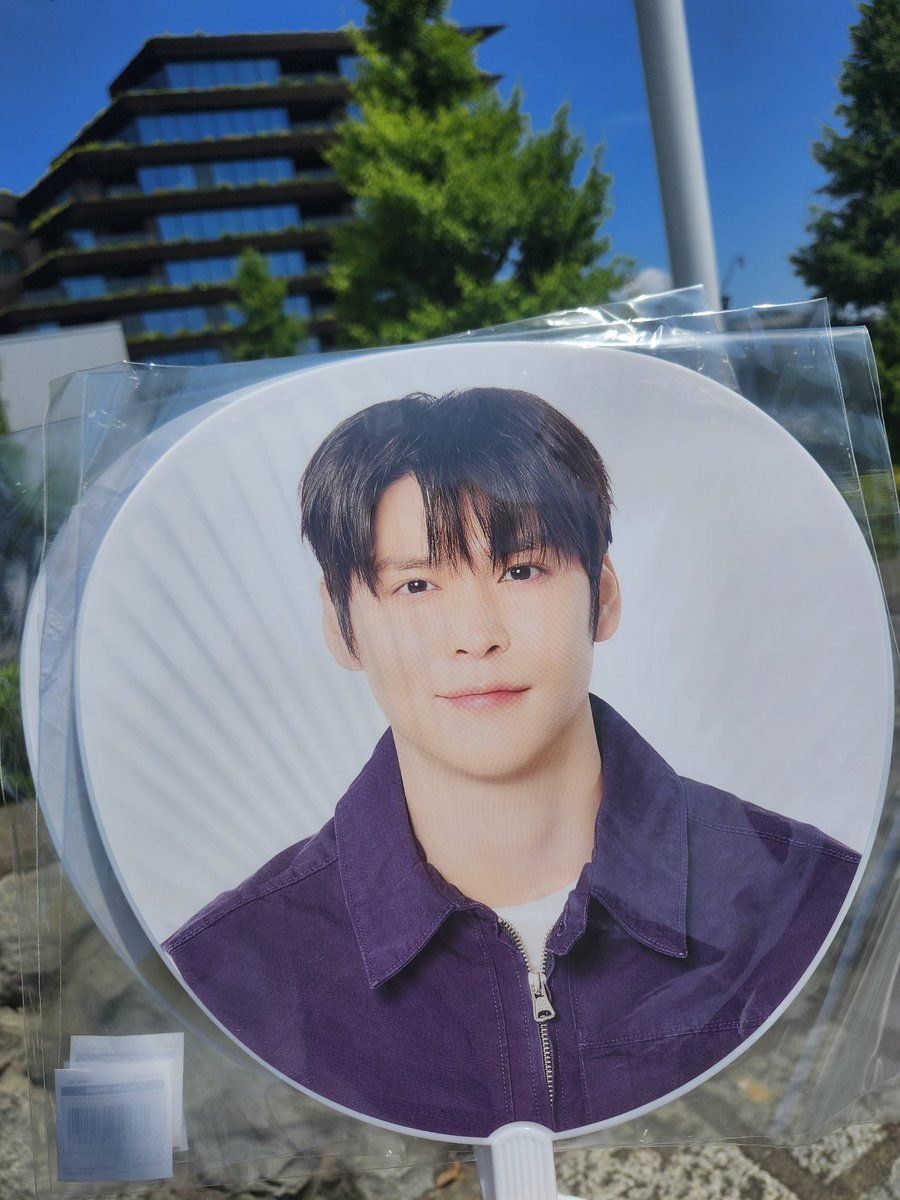 LamiRu_TAEMIN's tweet photo. やっぱりこのウンソクのうちわめっちゃドンヘ（SJ）に見えるw

なんでだろ？ https://t.co/DPWiiYQmWN
