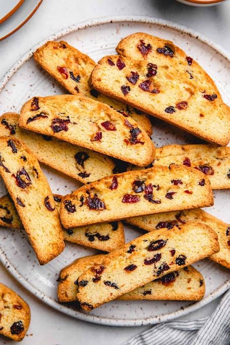 skinnyoverload's tweet photo. top 4 safe foods except they haven’t changed 😭😭

sola bagels, laughing cow, makhana, biscotti https://t.co/dQwubvTmFg