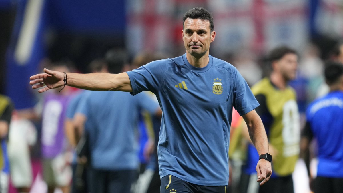 SofascoreBR's tweet photo. 🔎 Lionel Scaloni é o técnico com mais jogos em Copa do Mundo FIFA no comando da Argentina! 🇦🇷🧠

⚔️ 14 jogos
🚥 11V - 2E - 1D (!)
📊 83.3% aproveitamento (!)
⚽ 34 gols (!)
🚫 15 gols sofridos
🧤 5 jogos sem sofrer gols
🥅 47 grandes chances (!)
👟 6.2 finalizações p/ marcar gol (!)
⚠️ 6.7 finalizações p/ sofrer gol
⏳ 59.2% posse de bola
🏆 1 título