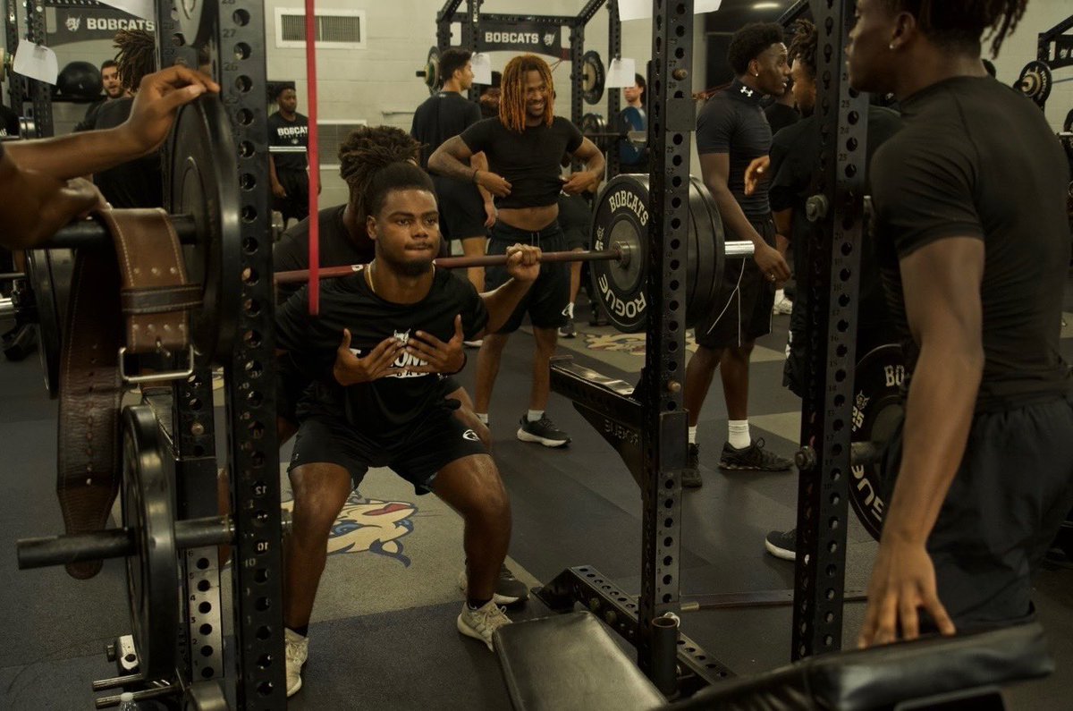 STU_Football's tweet photo. Lifting in the summer, winning in the fall

#STUFootball // #HuntAsOne https://t.co/cFR312Zfnd