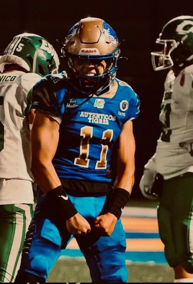 sebasfootball's tweet photo. Ilusionado a tope. Se viene el BI.
🎵 Ya vino el que andaba ausente, se me concedió volver🎵
El QB Joel Ramírez está de vuelta con los @UANL_Autenticos. https://t.co/LlKyHUu3ju