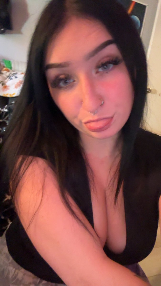 leximaeb0's tweet photo. How’s everyone’s day https://t.co/4XlkkCdCwM