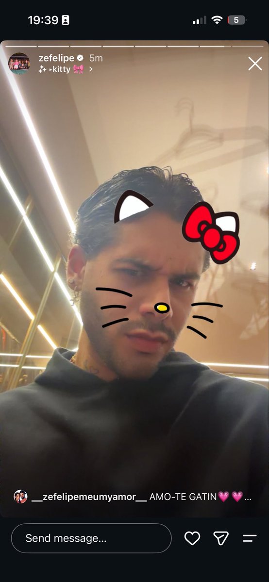 dadeiao's tweet photo. Agora sim kkkk 
Quando ele põe a gatinha é porque vem bomba 💣 https://t.co/MrG6RjnEdp