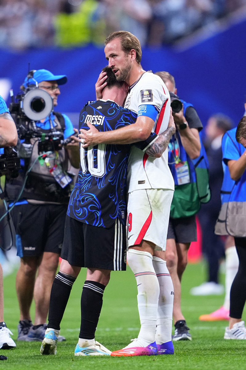 AlbicelesteTalk's tweet photo. 🚨 Harry Kane: "Last World Cup for me? Seeing Messi playing at 39 years old makes me not think about that."

"Messi is the best player in history, we tried to stop him as much as possible but every time the ball reached him he came back to life." https://t.co/cPyeF4jkg6