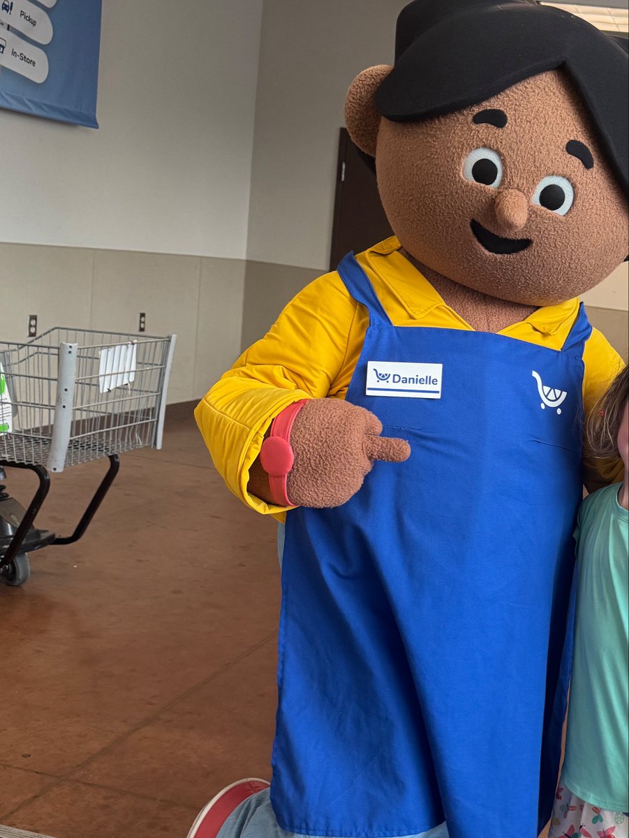 infinitethird's tweet photo. so, today we met the Kroger… person and she’s flipping the bird in the photo with my daughter??? 😂 https://t.co/5p3PhWxu0y