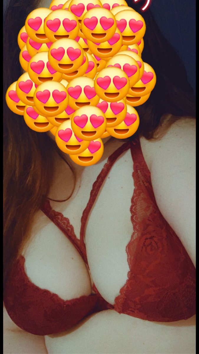 DLuxeGoddess's tweet photo. I miss my long hair and this bra. Look at the profile to see more #spicy #plussize #whiteandblue https://t.co/cwgyCYHOhD