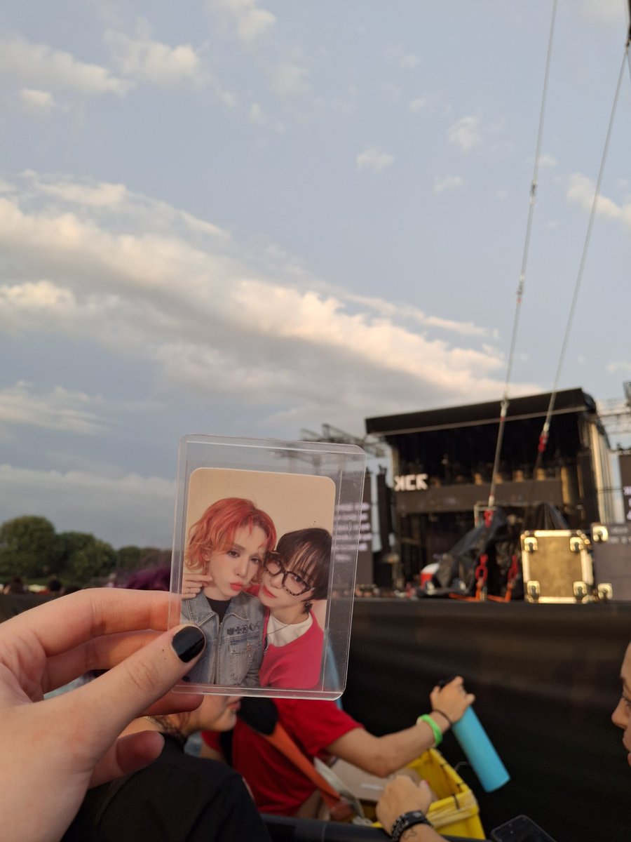 wumuteas's tweet photo. took hattiz to see my chemical romance https://t.co/xXEEdGSQCI