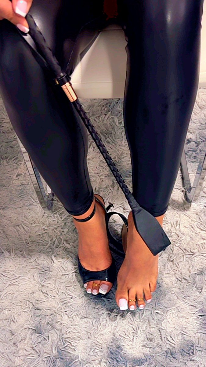 miasshoeworld's tweet photo. How long would it take for you to 🛐 https://t.co/OOuJRD55zb