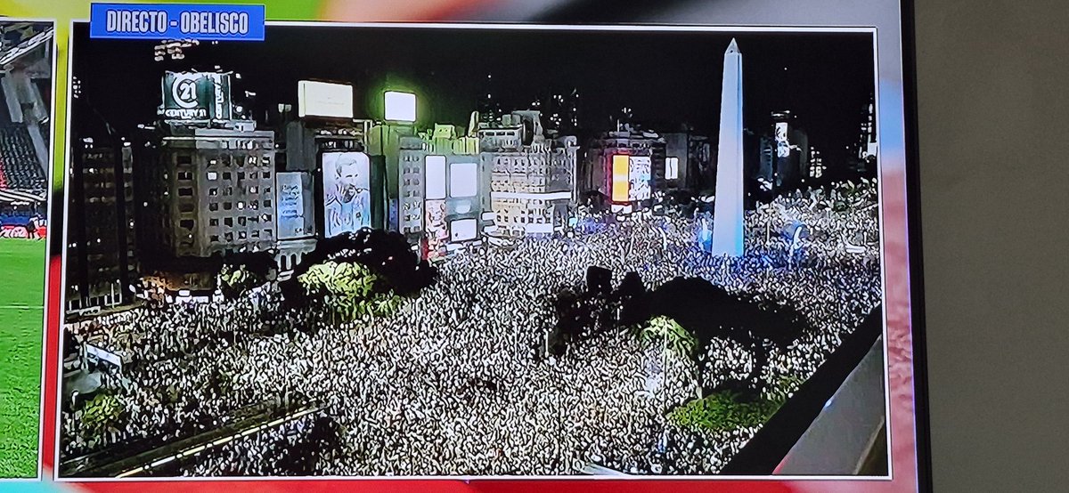 IndiodeBanfield's tweet photo. @England Eso celeste y blanco del fondo es la pija de Argentina que se comieron  hijos de putas https://t.co/loJCcMYMAH