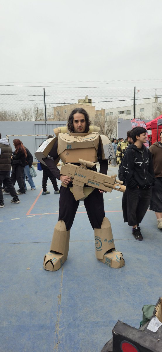 JassinChoc53473's tweet photo. Marine guardia del cuervo-neofito por ascender a marine
#cardboard #cosplay #crafting #craftwarriors 
@argentinowh40k @Arkhanotv @JuanarielAcost5 @argentinowh40k @superfeyn @StandVenomized @don_zalek @LordNekito @3HuntLe0 @HelldiverXIII_ @Helldivers_NOW @spaceshark23 https://t.co/ZmWQHZ4YGY