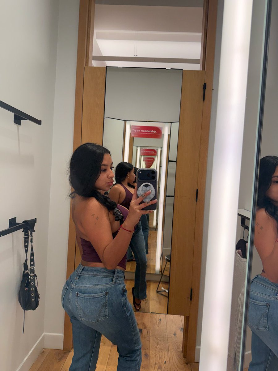 EmmaRosecia's tweet photo. 1 or 2? https://t.co/wirVOKVVMJ