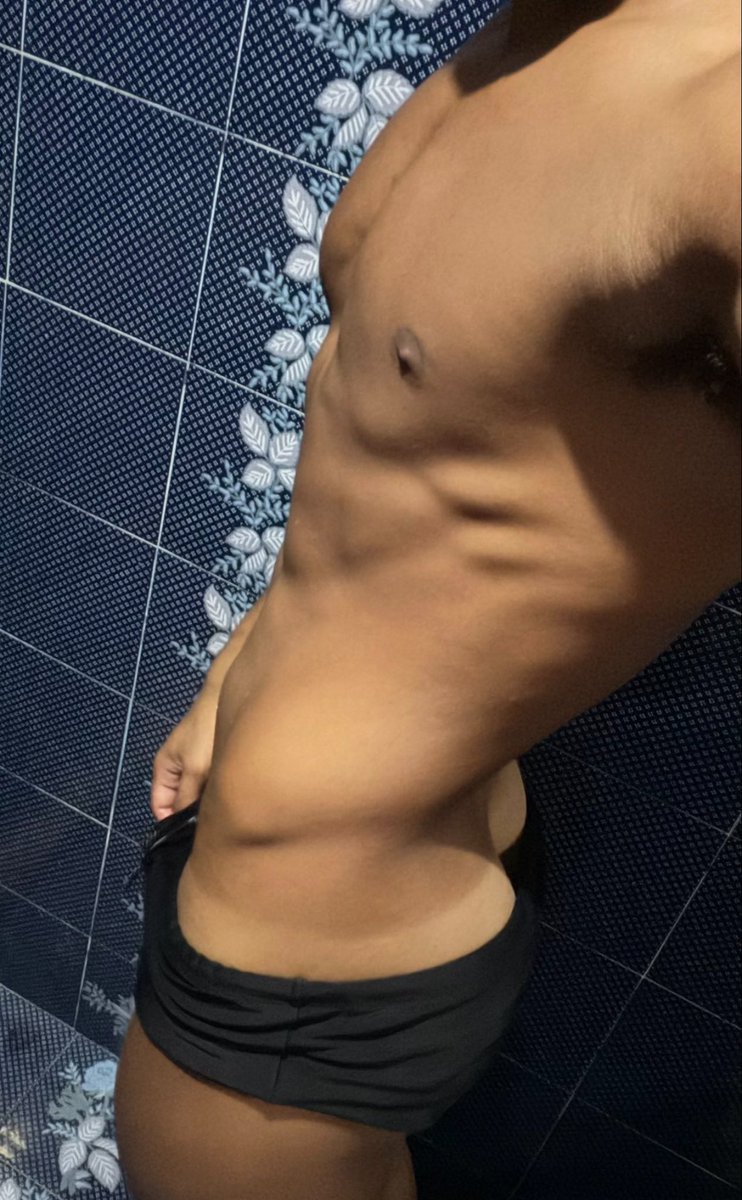 Diferreiroo's tweet photo. 😛👅 https://t.co/xMvN1nYEI9