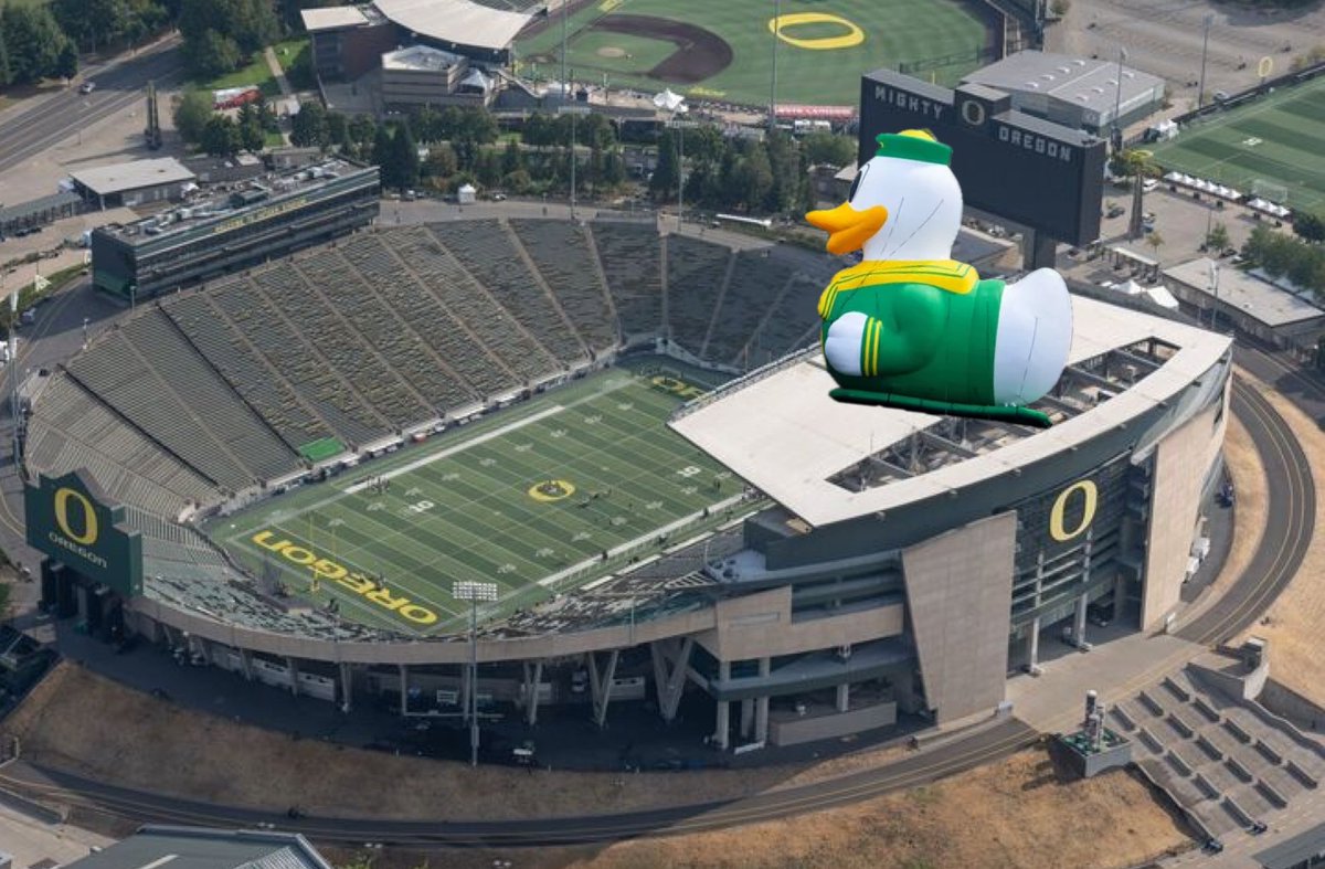 BarstoolDucks's tweet photo. What’s one thing you would add to Autzen stadium? https://t.co/iSTnXEZbBm