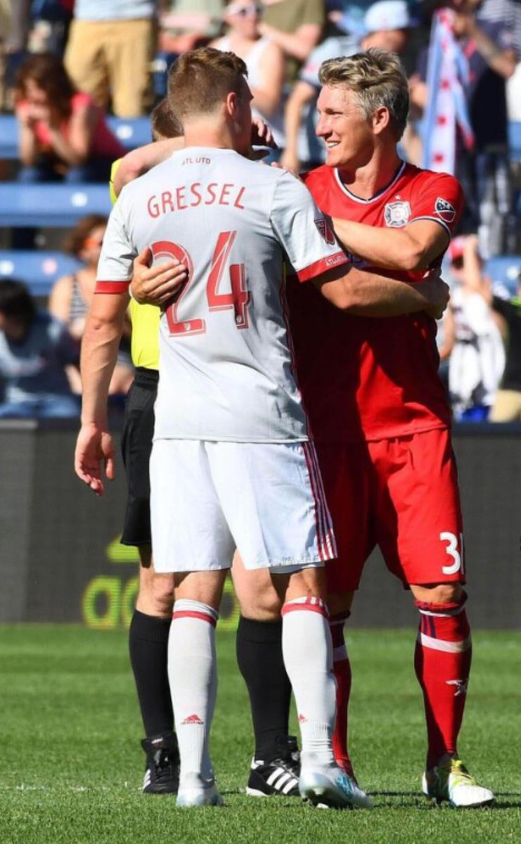 baumann_aileen's tweet photo. Nachdem Argentinien das ‚Heimspiel‘ in ATL gewonnen hat, habe ich mich während der ARD-Übertragung an folgendes Foto erinnert (oder ein ähnliches). Es entstand am 10. Juni 2017 in Chicago, wo Basti spielte… https://t.co/7ULVCWs0lU