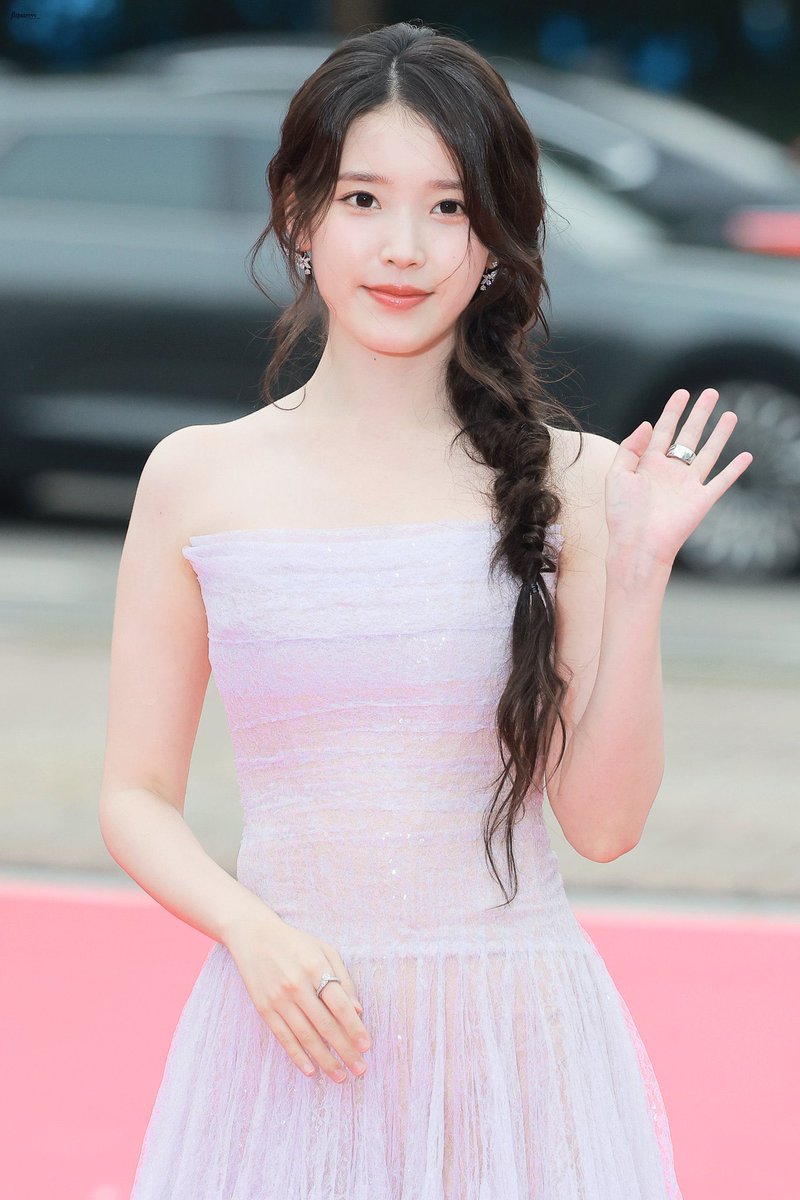 flipsteryy_'s tweet photo. 인정 여자가 이렇게나도 빛이 나잖아 (늘 빛나긴 했음) https://t.co/FPk9E36FQc
