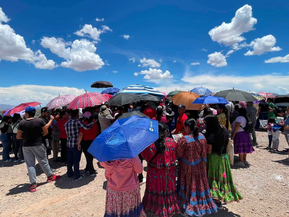 LCoedova's tweet photo. Dimos el recorrido a más de 200 familias que buscan un terreno donde construir una vivienda propia. En próximos días ya se estará lotificando el espacio para las familias interesadas en el terreno. https://t.co/UjQLWS3Jr4