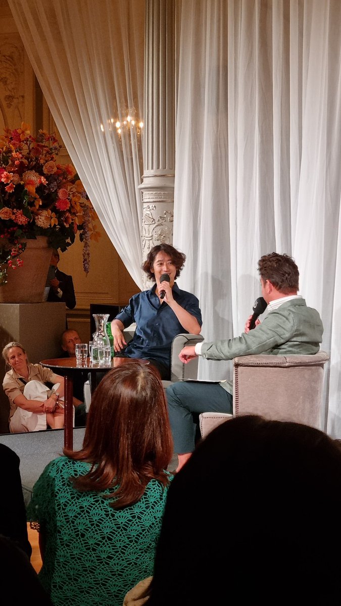 London_935's tweet photo. 特に後半は打鍵がよりシャープになり、ゾーンに入った演奏で角野ワールドに強く惹きこまれた。演奏後は英語でのトークショー。満員の会場の中、ショパンへの思いを強く語ってくれた。 https://t.co/rjsA7DTzBm