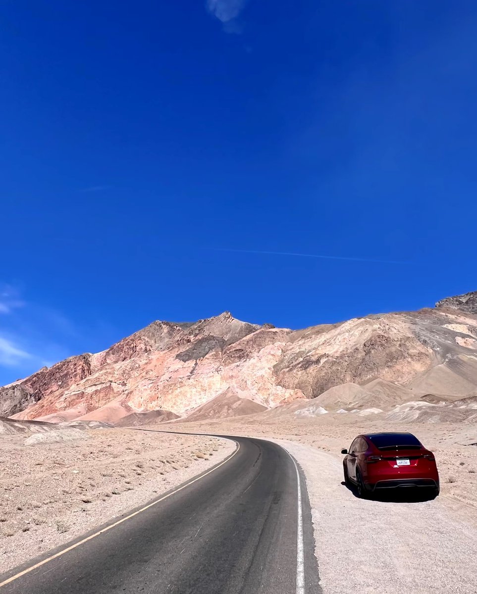 MichaelCccx's tweet photo. Model X makes camping surprisingly comfortable. Plenty of room for a bike and my golf clubs. A little gravel road adventure during the day then spending the night under a sky full of stars  that’s hard to beat #Tesla #ModelX #TeslaLife https://t.co/TfHz1UCqNi