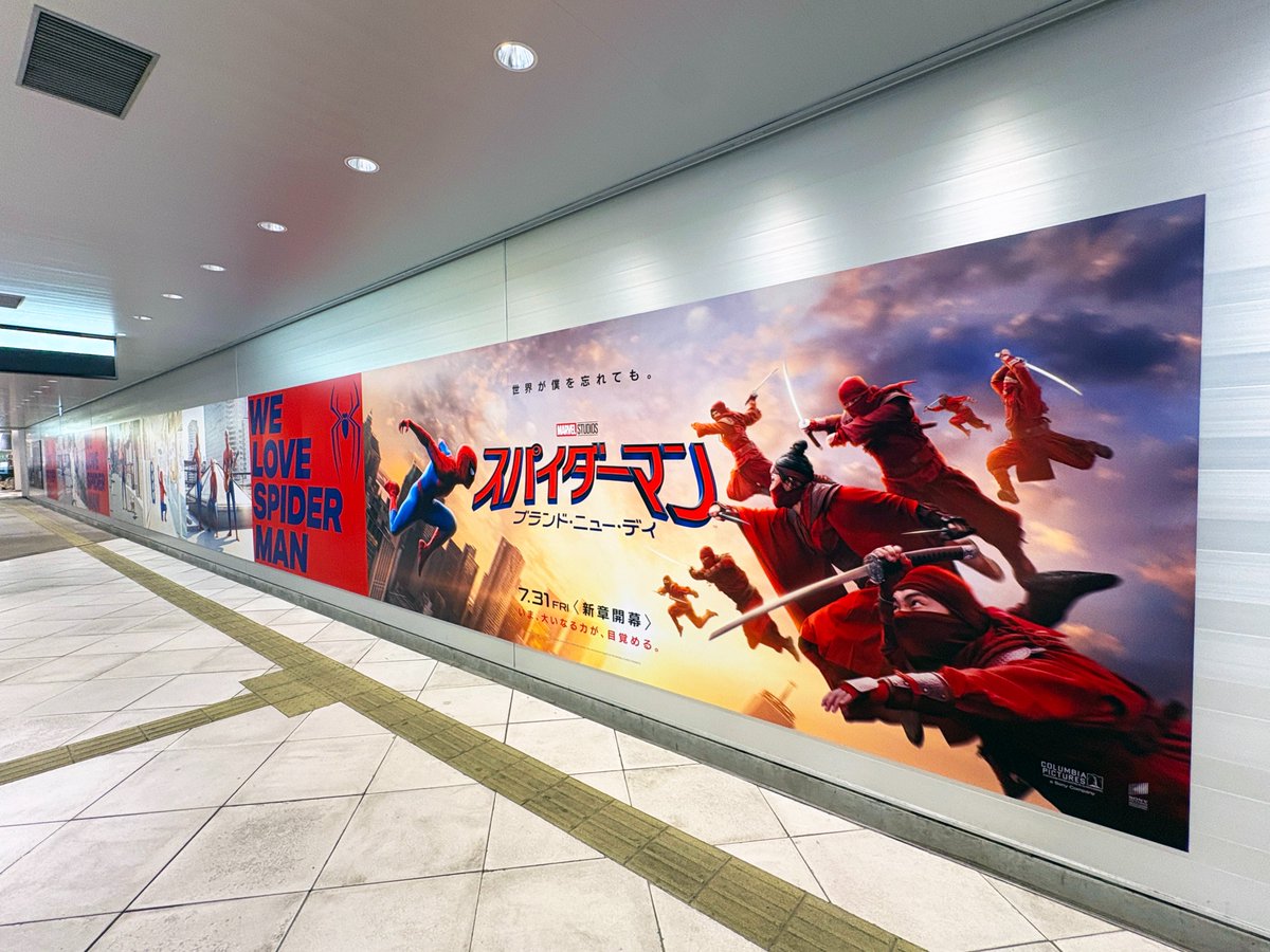 渋谷駅東口地下広場に映画『#スパイダーマン』の広告が掲出されてい 