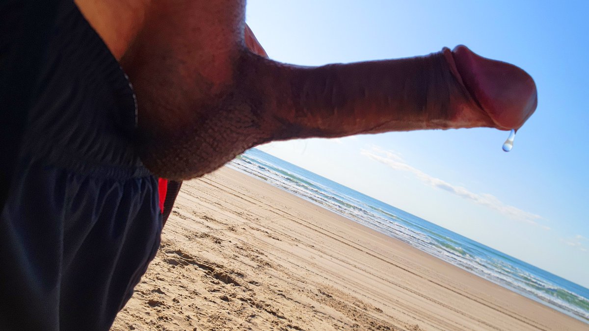 daddyxdave's tweet photo. Morning wood + ocean waves just hits different 😈🏖️

Like if you’d stroke it 🔥
Repost if you’d gag 😈
Comment what you’d do👀

 #daddykink #morningwood #beachdick #publickink #nsfw #thickcock #onlyfans https://t.co/neaI5dRY5C