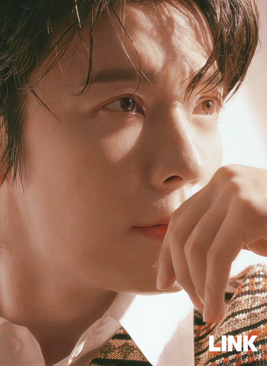 ultdonghaeee's tweet photo. this face card????? https://t.co/nNuzZhOW4n