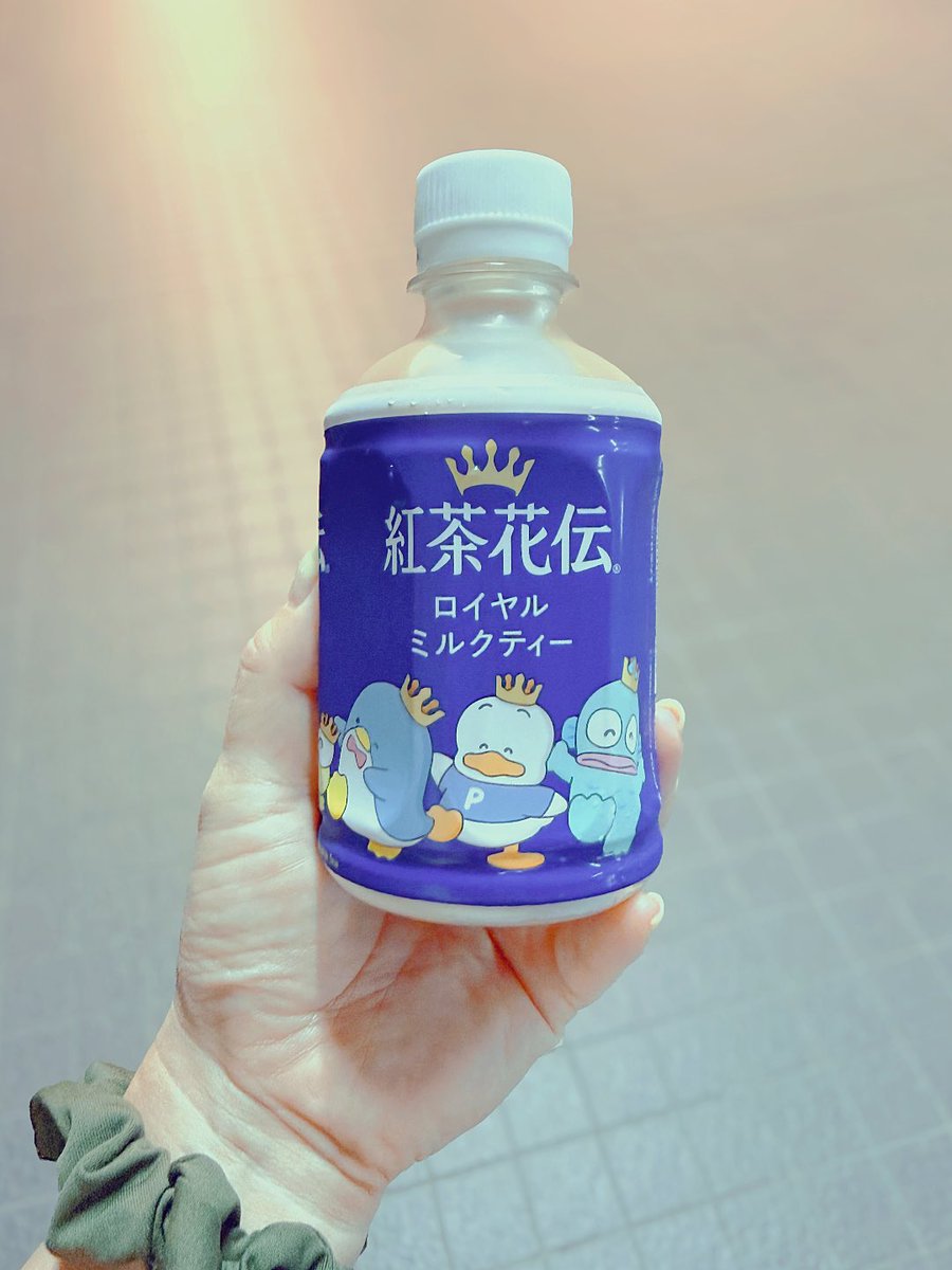 BravoMarcopop's tweet photo. おはモーニング😎
朝のニュースで
ミルクティーが流行ってると
聞いて、朝ミルクティー☀️
サンリオコラボが
嬉しい☺️今日も頑張る💪 https://t.co/xyXnoYpmNO