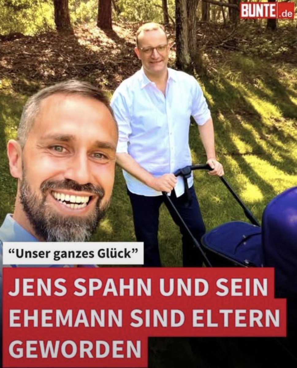 Bundeskanz50246's tweet photo. Es gibt seit heute einen Menschen mehr, dem ich wünsche dass er sein restliches Leben im Knast verbringt - und wenn das nicht klappt, soll er in die Hölle kommen.
Ich kann mir absolut nicht vorstellen, dass eine Frau ein Baby austrägt und es nach der Geburt an fremde Menschen abgibt, wenn sie NICHT auf das Geld angewiesen ist.
Ebenso wenig kann ich mir vorstellen, dass ein 46-jähriger MdB und sein 44-jähriger Mann, Medienmanager und PR-Experte, die Erlaubnis zur Adoption eines Kindes bekommen hätten wenn absehbar ist, dass das Kind die meiste Zeit eben NICHT bei dem Paar verbringt, sondern bei einer Nanny oder anderen Personen.
Ja, es ist nicht verboten, aber es war auch nur mit einer Gesetzeslücke möglich, eine Leihmutter aus den USA für ca 120.000-140.000$ zu kaufen.
In der gesamten EU ist Leihmutterschaft aus guten Gründen verboten.
In erster Linie tut es mir von Herzen für das Kind leid, dessen nicht-leibliche Eltern 64 und 62 Jahre alt sind, wenn es volljährig wird. Aber es geht auch um das Signal, was von so einem Babykauf ausgeht - wir sind „hier oben“ und können alles mit Geld und Macht regeln.
Ihr „da unten“ könnt uns gar nichts, das ist in 1-2 Tagen eh wieder medial durch das Thema.
Fahr zur Hölle @jensspahn, das wirst du nie wieder gegenüber dem Kind gutmachen können. Du hast keinem Kind das Leben geschenkt, sondern einem Kind das Recht auf ein normales Leben bei seinen leiblichen Eltern genommen.
Gute Nacht euch allen.