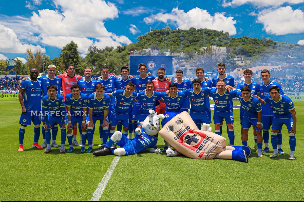 jorgeluazul's tweet photo. Imágenes de la visita de @CruzAzul a Ciudad Cooperativa 💙 #TriunfoAzul https://t.co/uvRhlQbFVr