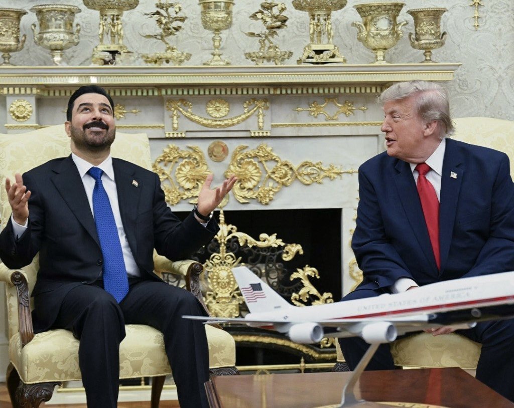 shehabshehab222's tweet photo. ما يسمى رئيس الحكومة العراقية ليس إلا موظف أمريكي في العراق مهمته حراسة المصالح الأمريكية وتنفيذ الخطط الصهيونية وعلى العراقيين أن يتخذوا موقفا منه قبل أن ينخر المجتمع العراقي ويفكك البلد ، ويسلمه لداعش والقاعدة من جديد https://t.co/qHz4YrJ2Lm