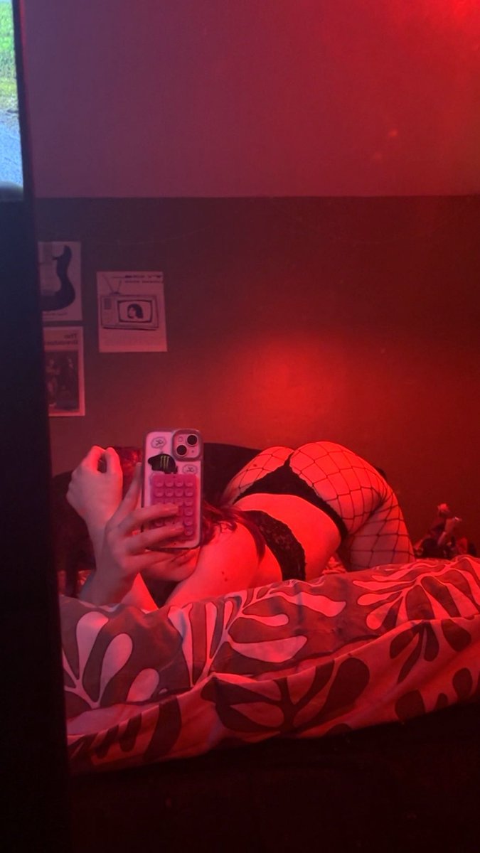 spydertwt's tweet photo. · · ─ ·ʚɞ· ─ · · 
introduction!
· · ─ ·ʚɞ· ─ · ·

• im spyder  ˙𐃷˙
•nsfw shitposter
• they/she
• scottish
• queer
• submissive 
•feral stoner 

#nsfwtwt #moots https://t.co/cM74h7bLH0