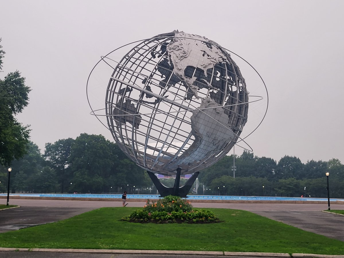 ridestheq46's tweet photo. Some of the #canadianfires sky at #flushingmeadowcoronapark #queens #unisphere #nycpark #flushingqueens https://t.co/ZWcDXUjnGw