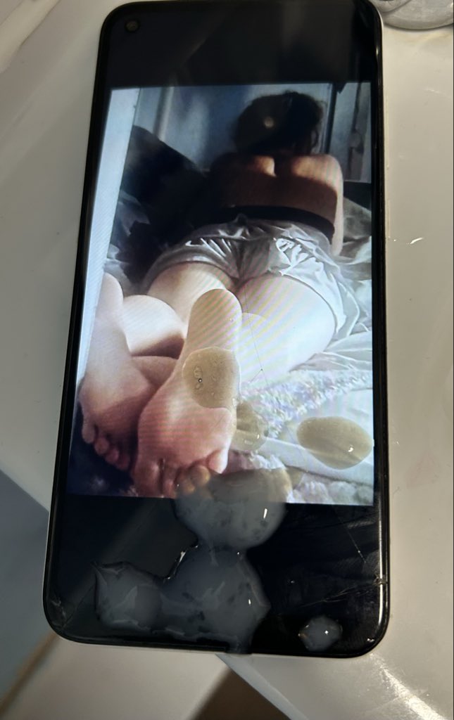 bleachconsuma's tweet photo. Send me pics of ur feet soles and I’ll trib (no pics=no reply)😳 https://t.co/UgTwJ0aw26