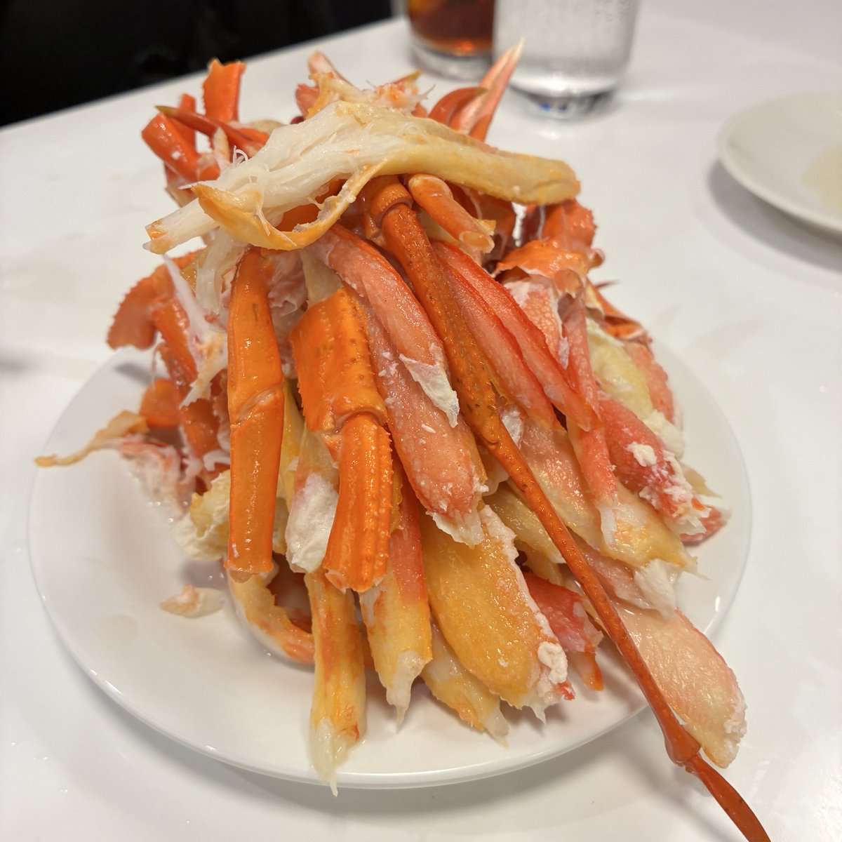 EdagawaWalker's tweet photo. 潮見にあるアパホテルのレストラン「ベランダ」では毎年このシーズンになると「蟹の食べ放題」をやっていて宿泊なしでも、気軽にブュッフェを楽しめる。「飲み放題」もつけられるから暴飲暴食したい時にオススメ笑 https://t.co/isgYQaflDd